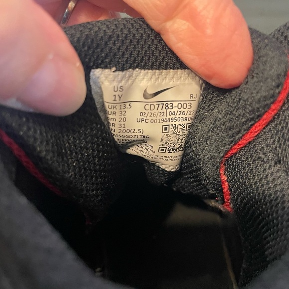 NIKE Kids Court Borough Mid 2 Mid Top Sneaker - Picture 7 of 9